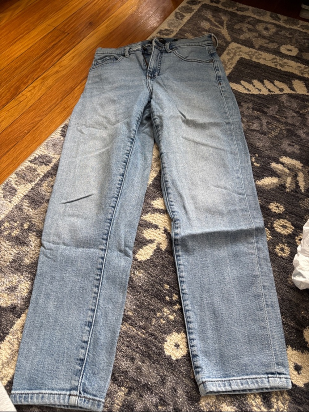Banana Republic Women’s light wash straight jeans